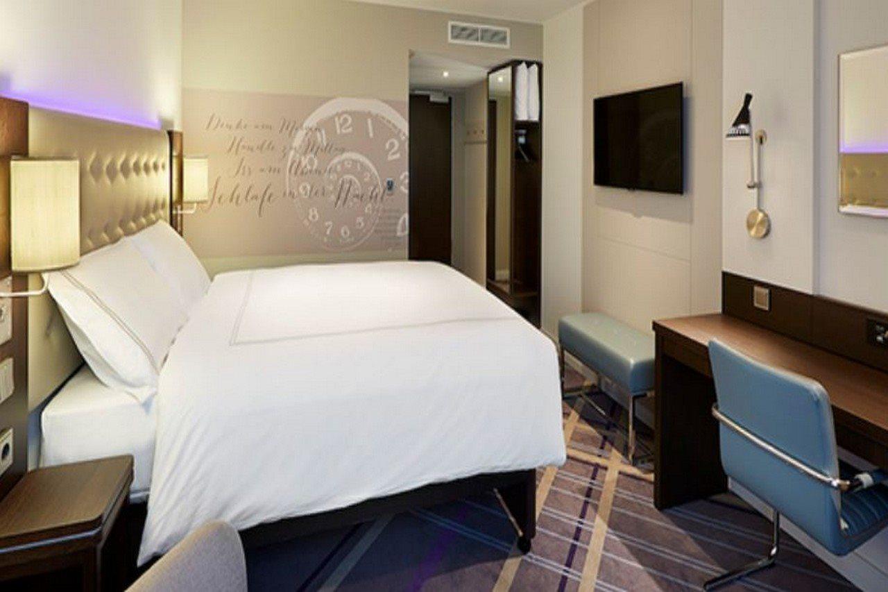 Premier Inn Duesseldorf City Friedrichstadt Exterior photo