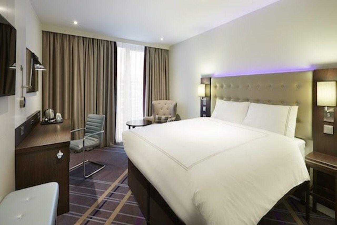 Premier Inn Duesseldorf City Friedrichstadt Exterior photo