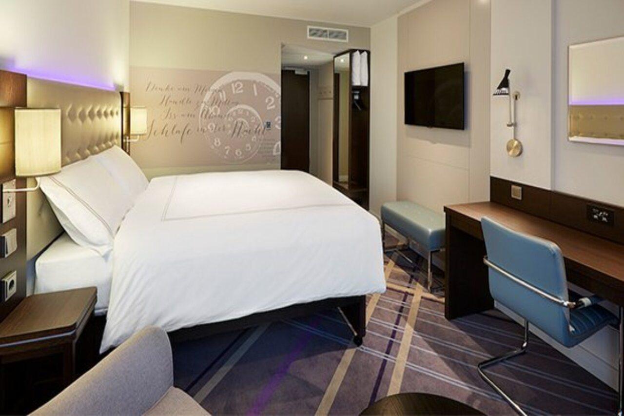 Premier Inn Duesseldorf City Friedrichstadt Exterior photo