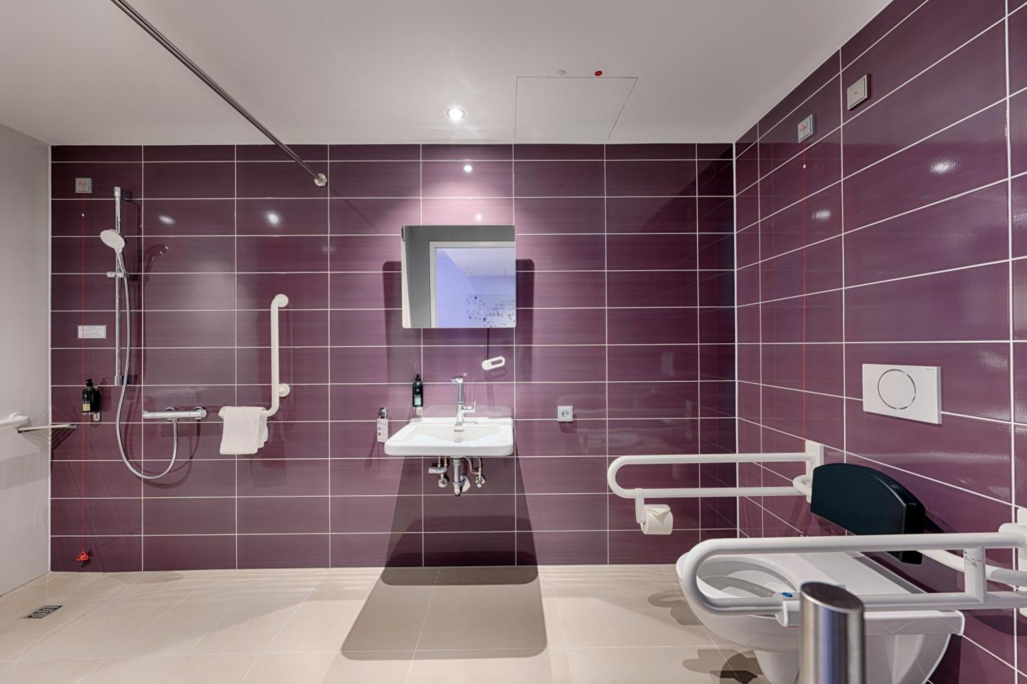 Premier Inn Duesseldorf City Friedrichstadt Exterior photo